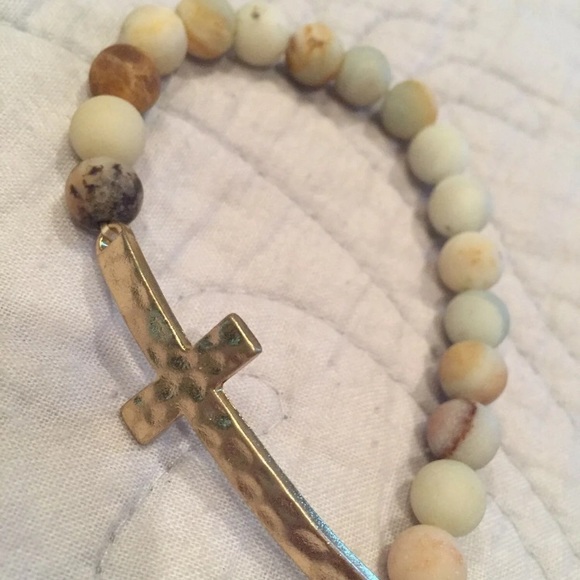 Cross Bracelet - Picture 2 of 4